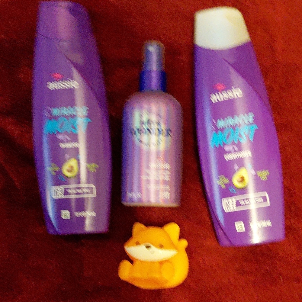 🆕 Aussie Hair Bundle - Miracle Moist Shampoo & Conditioner + Detangler